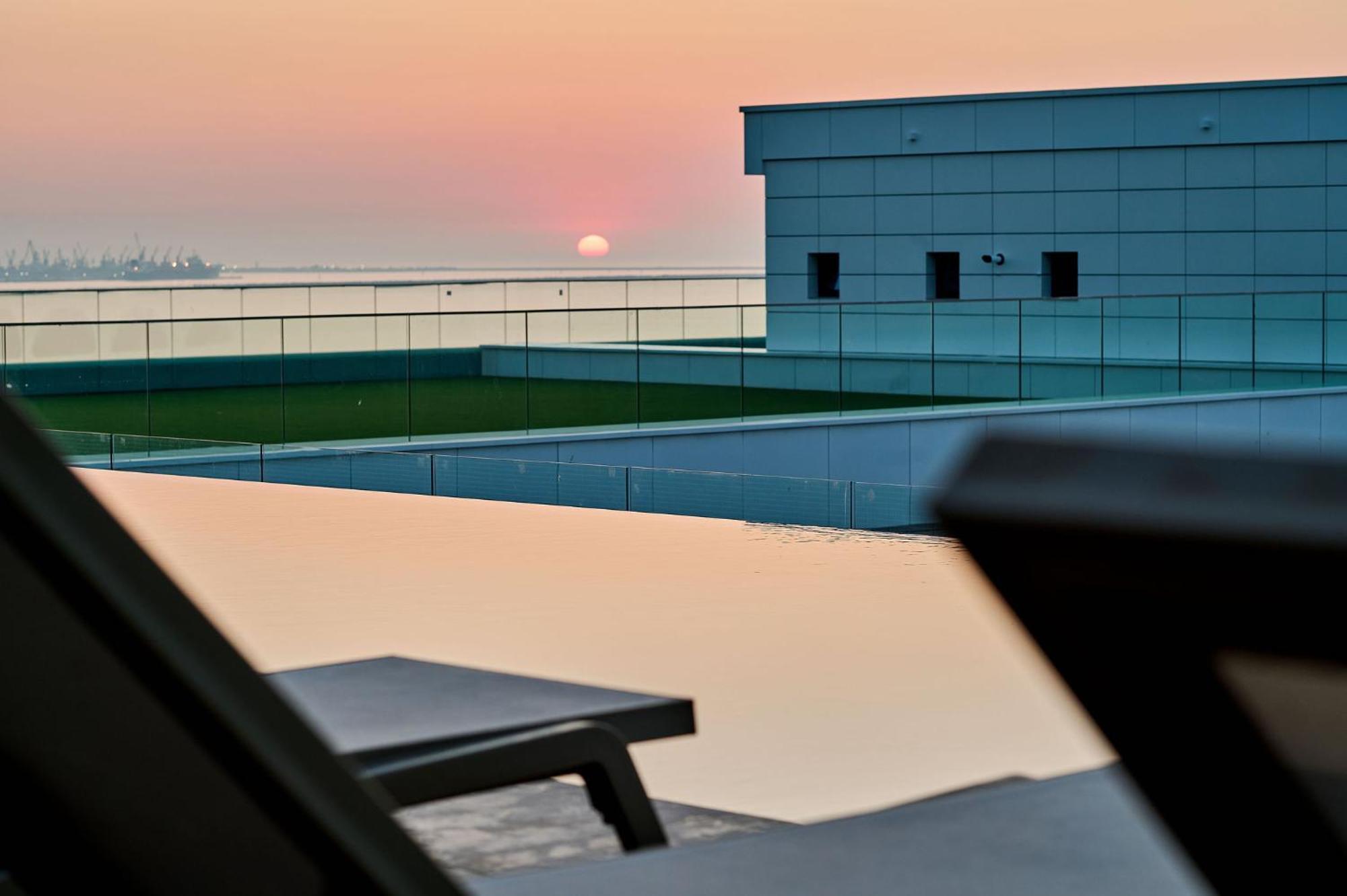 Aqua Vista Infinity Resort & Spa - Studio Lux - Piscina Infinity, Jacuzzi, Sauna, Gym - Privat Нэводари Экстерьер фото